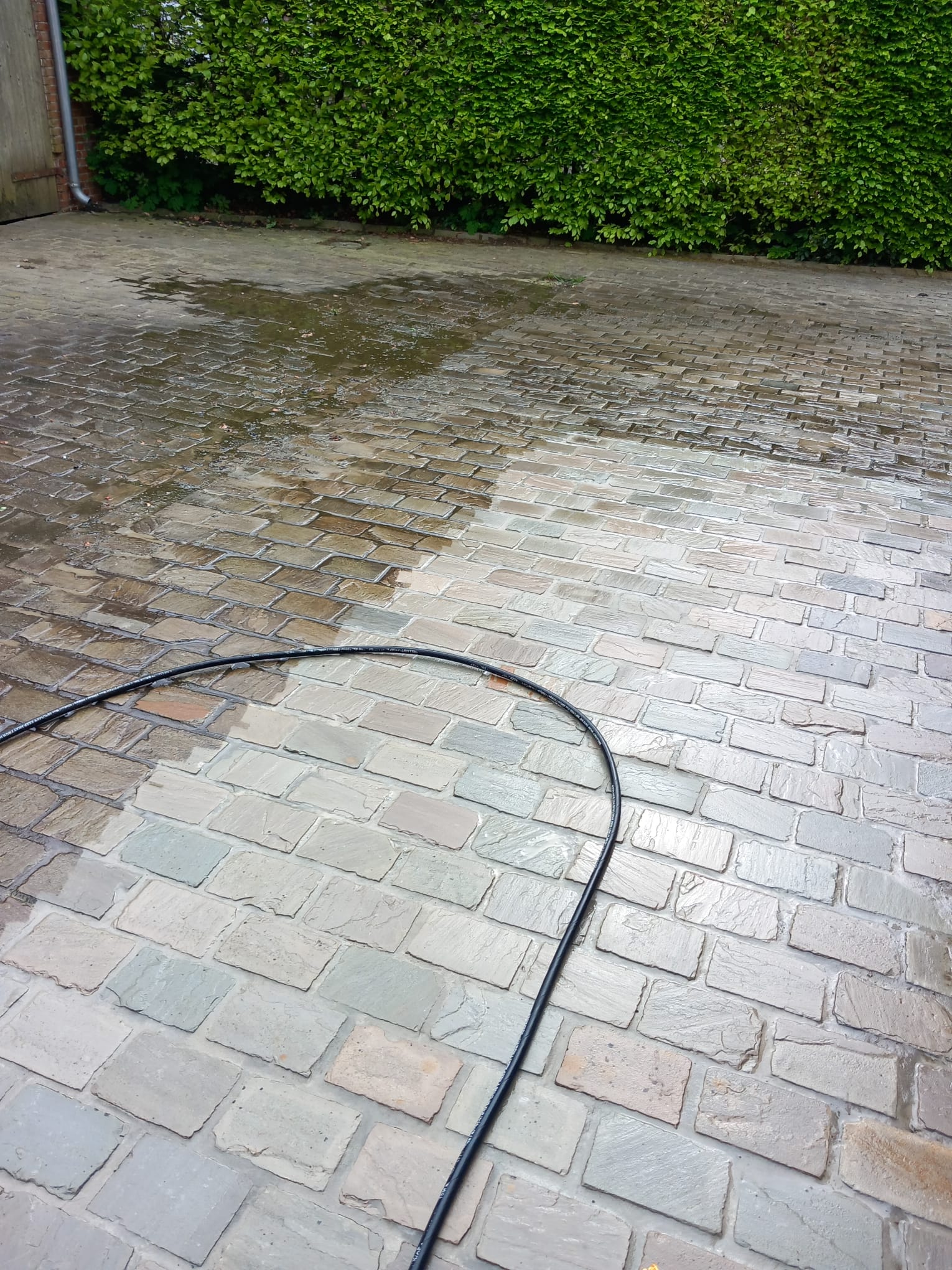 Terras reiniging service door Aqualou